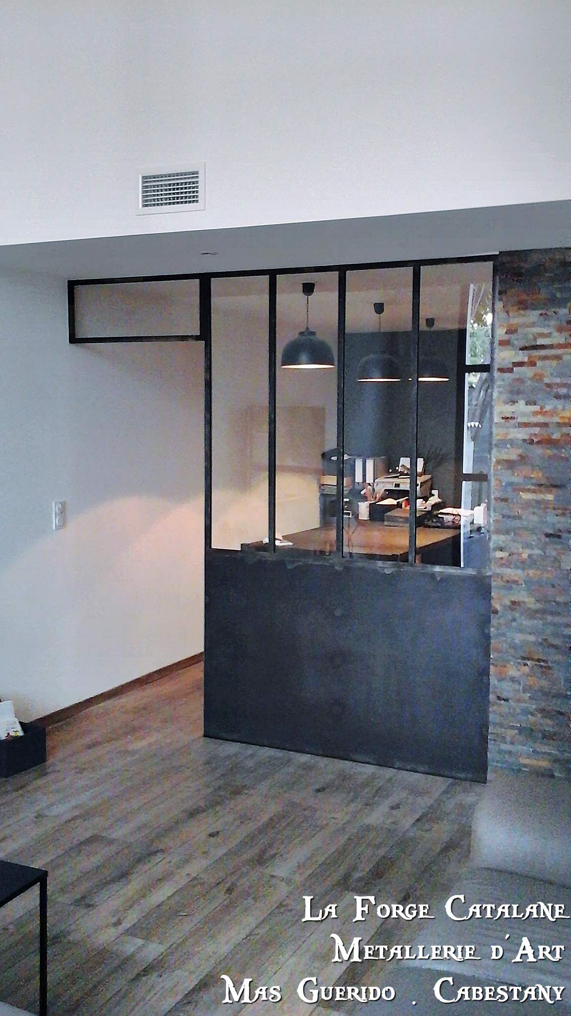 verriere fixe ouverture passage cuisine clair fer soubassement forge catalane (2).jpg